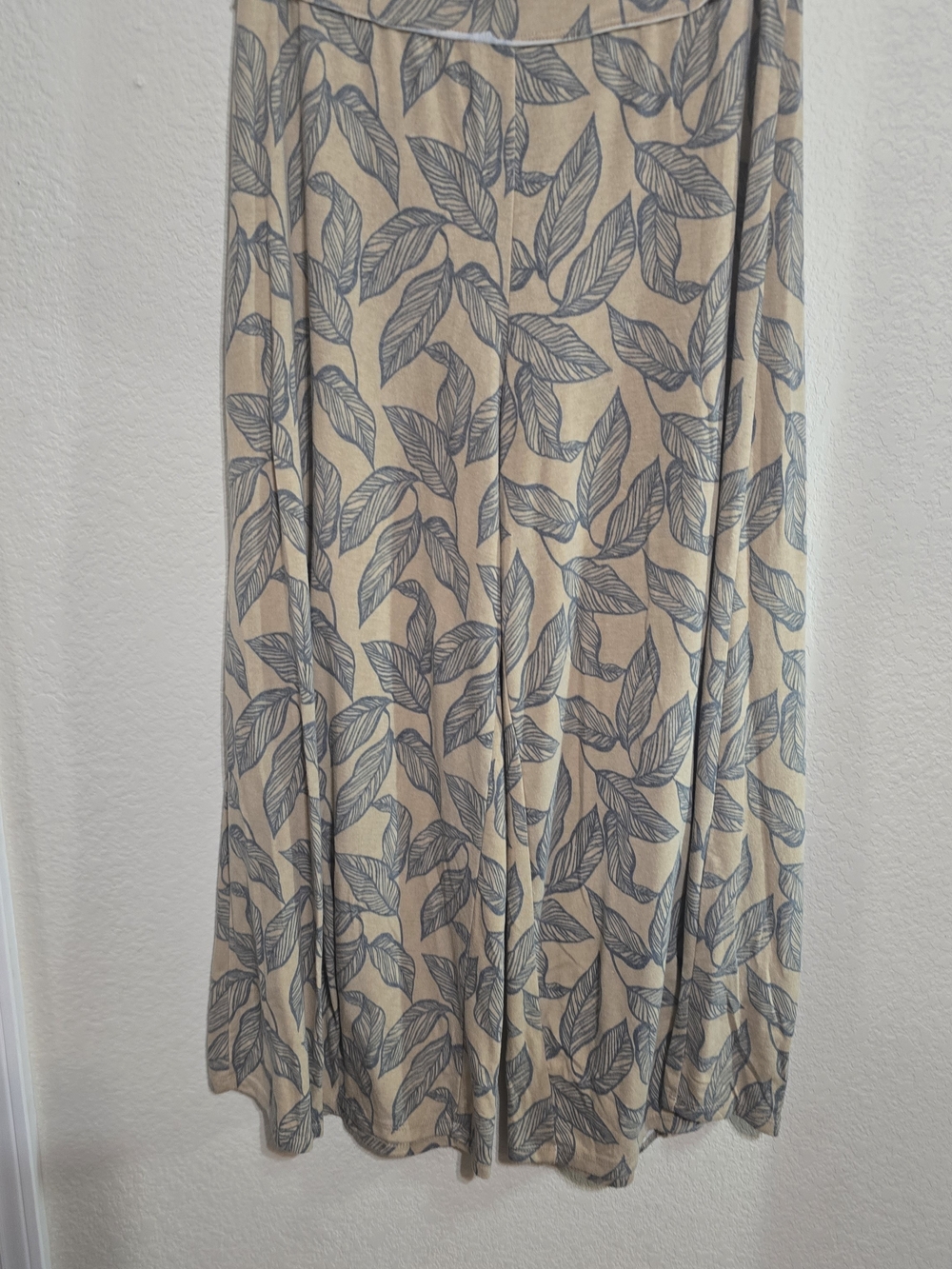 Beige Wide-Leg Pull-on Pantd with Blue Leaf Print